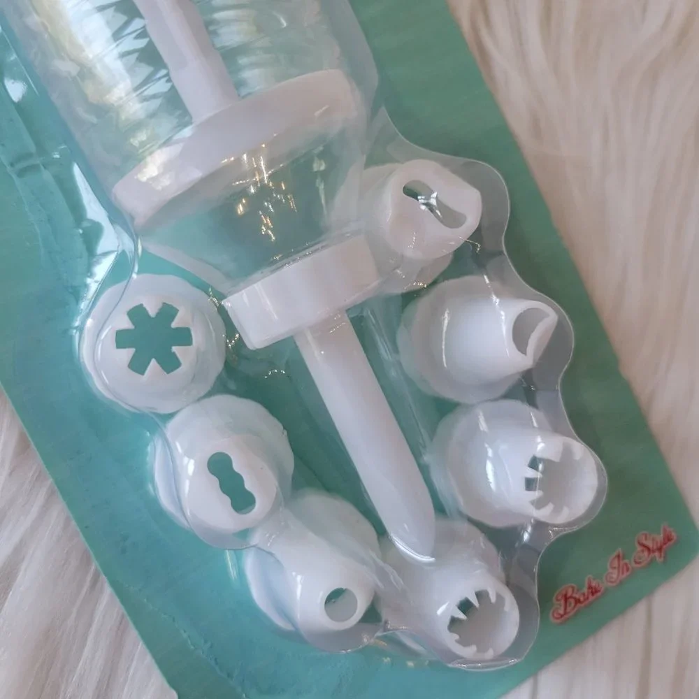 9 Piece Cupcake Decorator Set